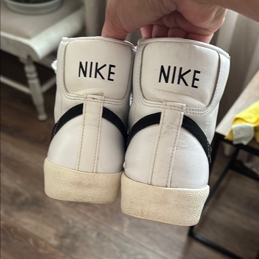 WOMEN'S NIKE BLAZER MID '77 CASUAL SHOES size 7.5 - Picture 3 of 6